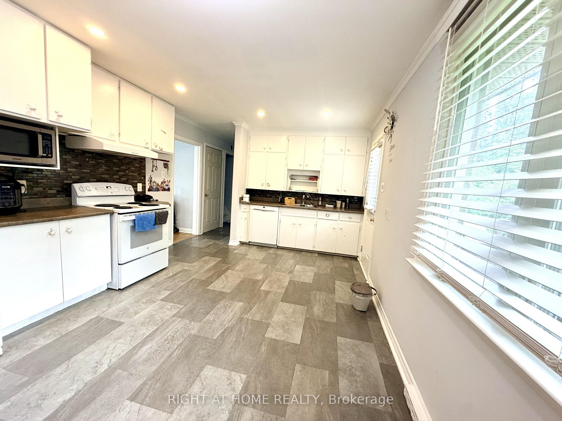 Photo 14 of 376 Ridgewood Crescent, London, South D — HOMEH