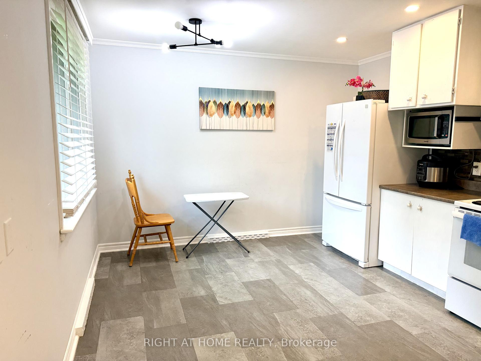 Photo 17 of 376 Ridgewood Crescent, London, South D — HOMEH