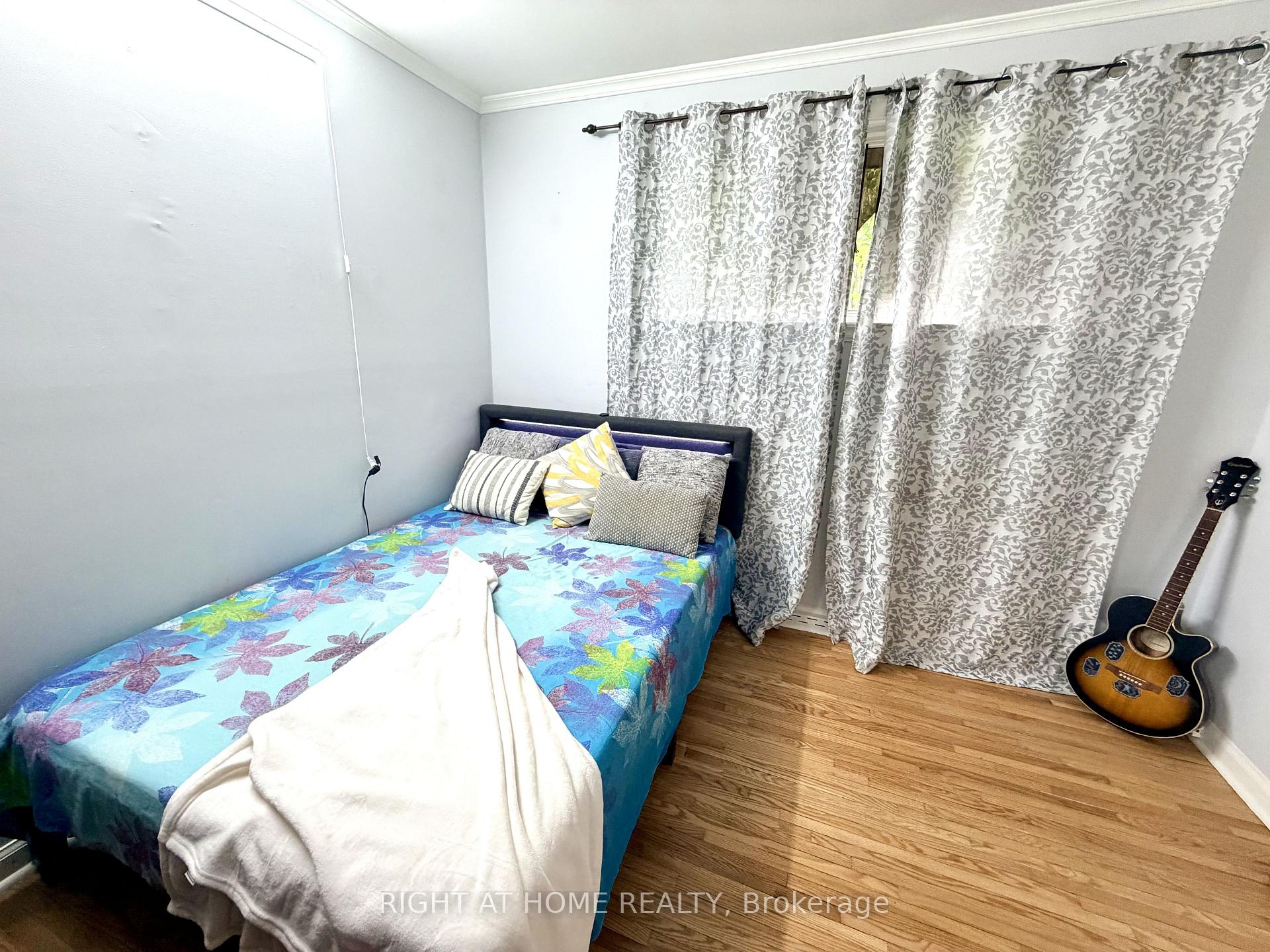 Photo 23 of 376 Ridgewood Crescent, London, South D — HOMEH