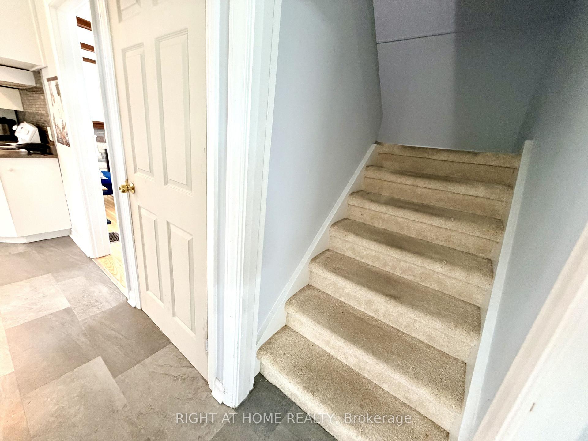 Photo 29 of 376 Ridgewood Crescent, London, South D — HOMEH