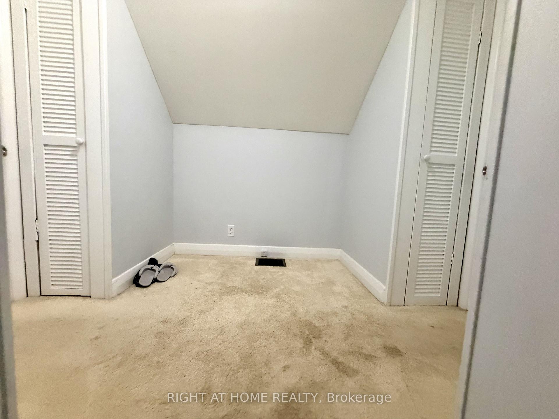 Photo 30 of 376 Ridgewood Crescent, London, South D — HOMEH