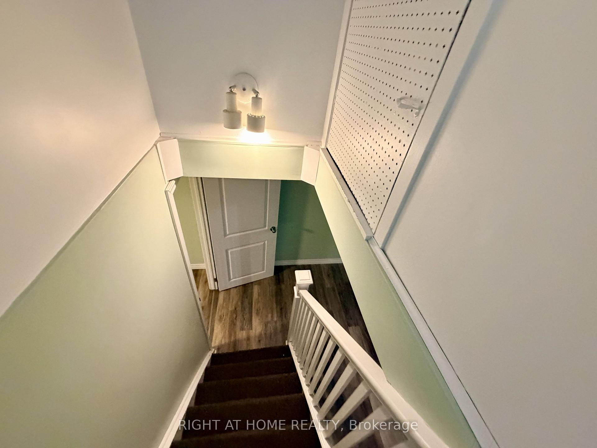Photo 36 of 376 Ridgewood Crescent, London, South D — HOMEH