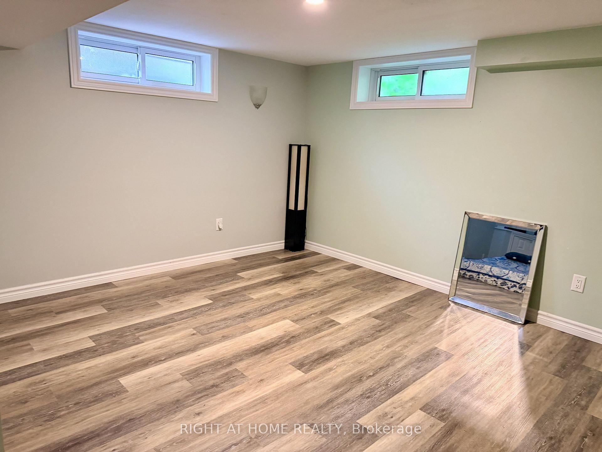 Photo 37 of 376 Ridgewood Crescent, London, South D — HOMEH