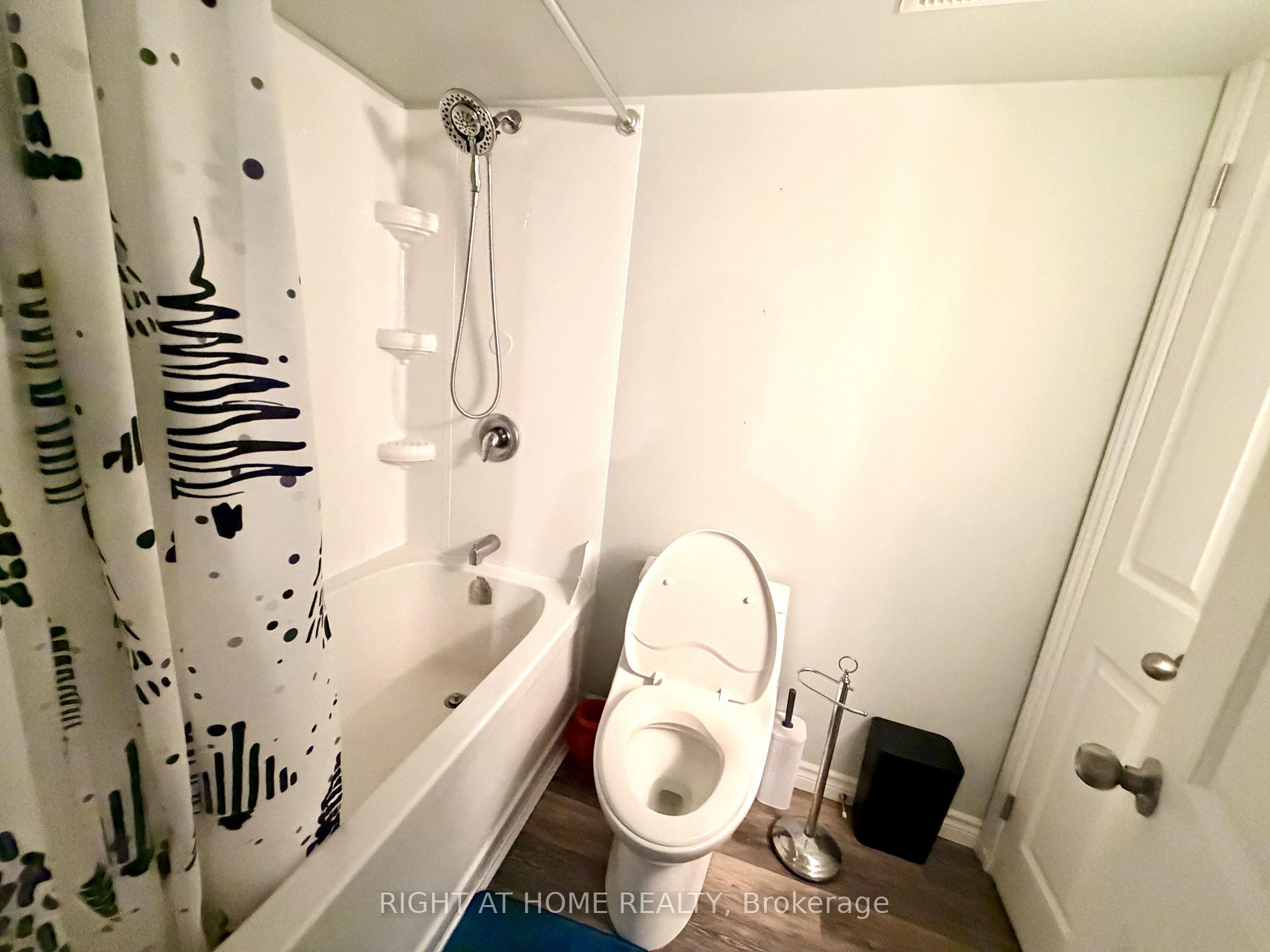 Photo 39 of 376 Ridgewood Crescent, London, South D — HOMEH