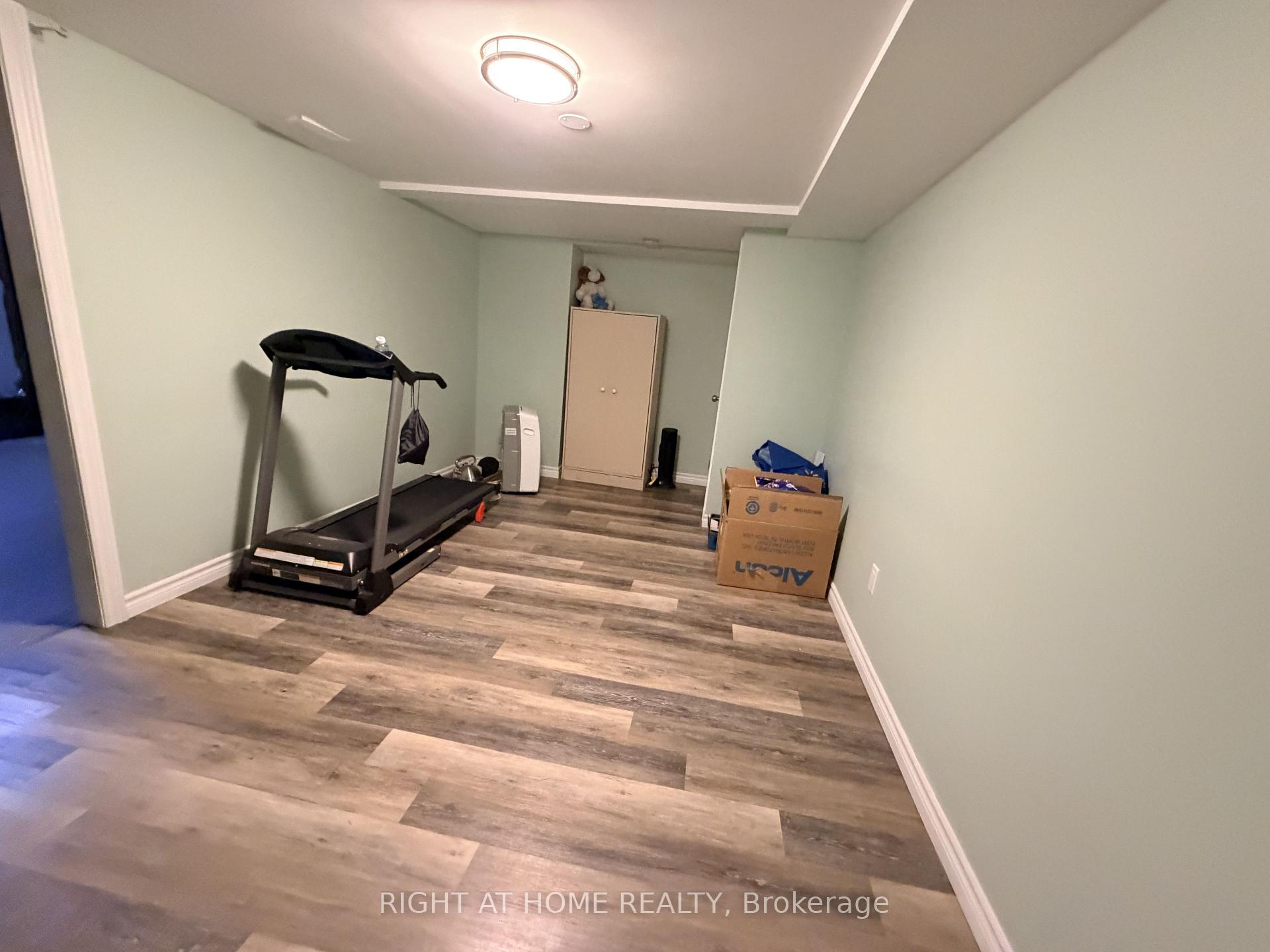Photo 43 of 376 Ridgewood Crescent, London, South D — HOMEH