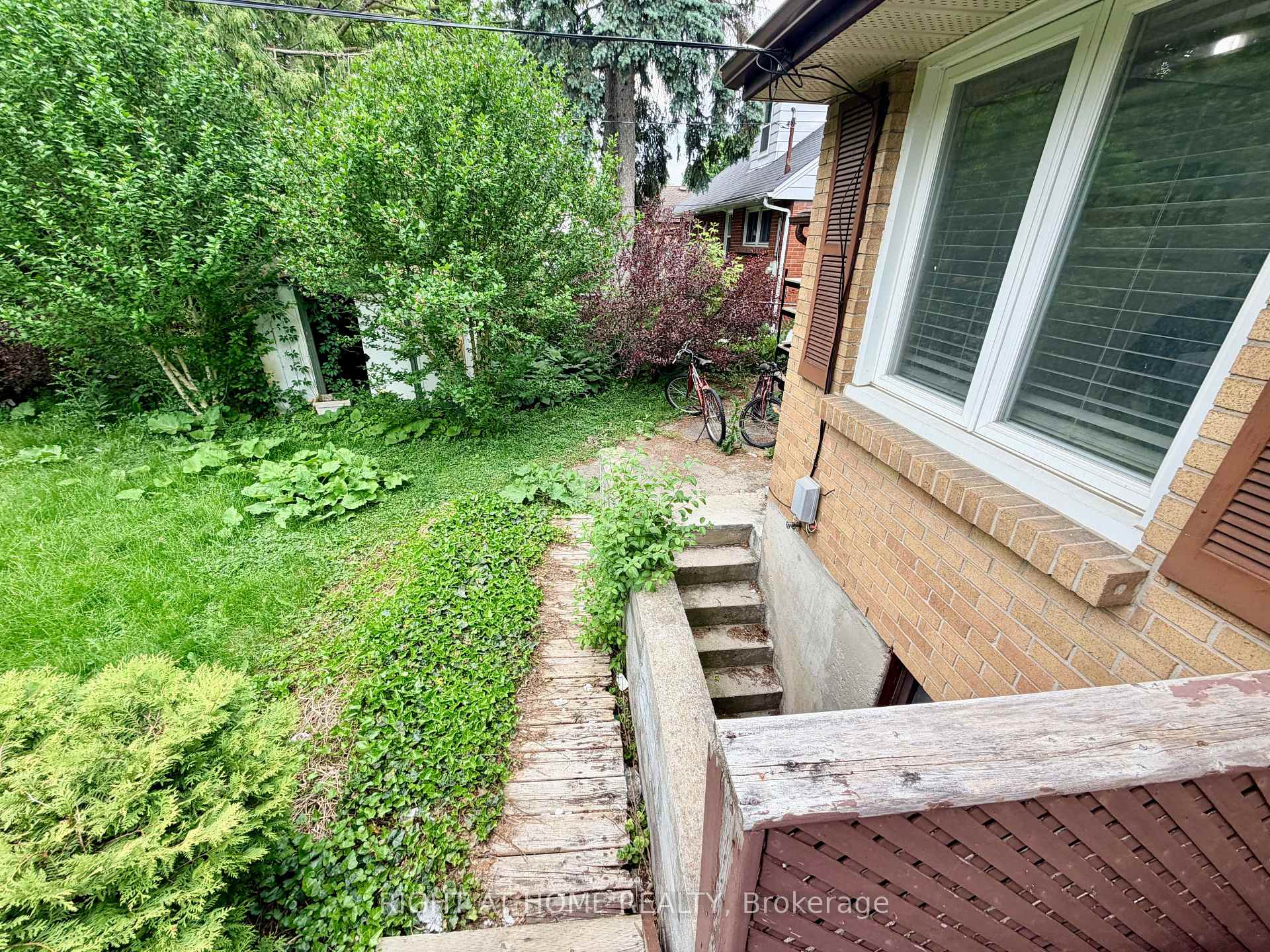Photo 48 of 376 Ridgewood Crescent, London, South D — HOMEH