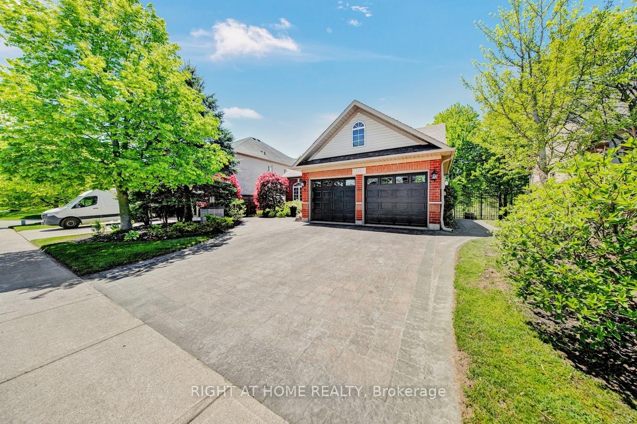 Photo 2 of 126 Moore Crescent, Hamilton, Ancaster — HOMEH