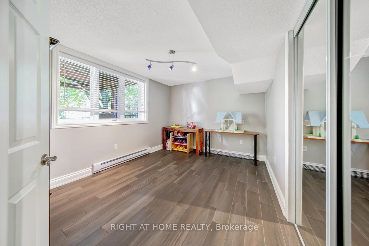 Photo 28 of 126 Moore Crescent, Hamilton, Ancaster — HOMEH