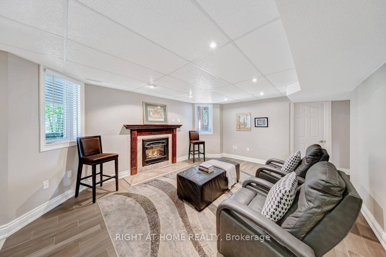 Photo 29 of 126 Moore Crescent, Hamilton, Ancaster — HOMEH