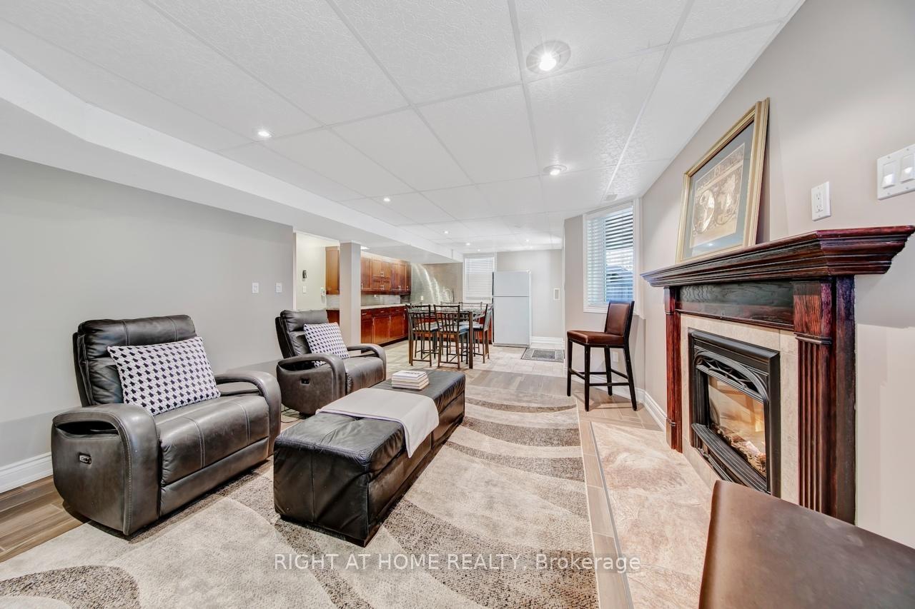 Photo 30 of 126 Moore Crescent, Hamilton, Ancaster — HOMEH