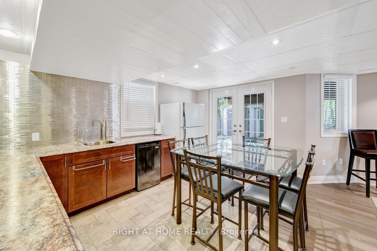 Photo 33 of 126 Moore Crescent, Hamilton, Ancaster — HOMEH