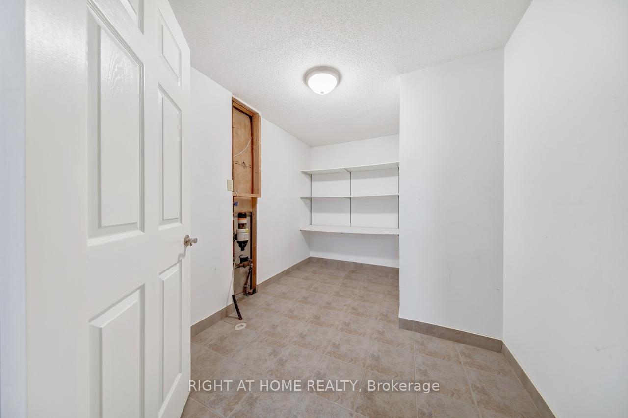 Photo 34 of 126 Moore Crescent, Hamilton, Ancaster — HOMEH