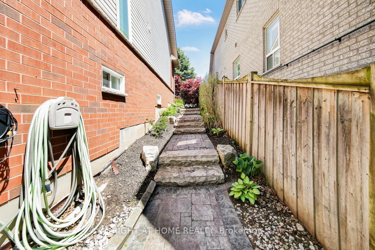 Photo 35 of 126 Moore Crescent, Hamilton, Ancaster — HOMEH