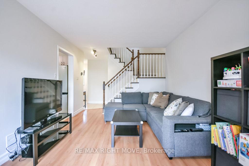 Photo 8 of 142 Julia Crescent, Orillia — HOMEH