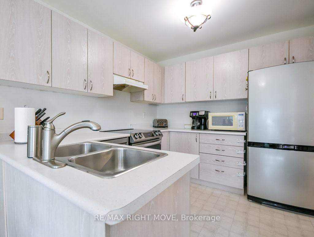 Photo 17 of 142 Julia Crescent, Orillia — HOMEH