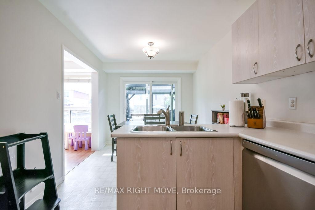 Photo 18 of 142 Julia Crescent, Orillia — HOMEH