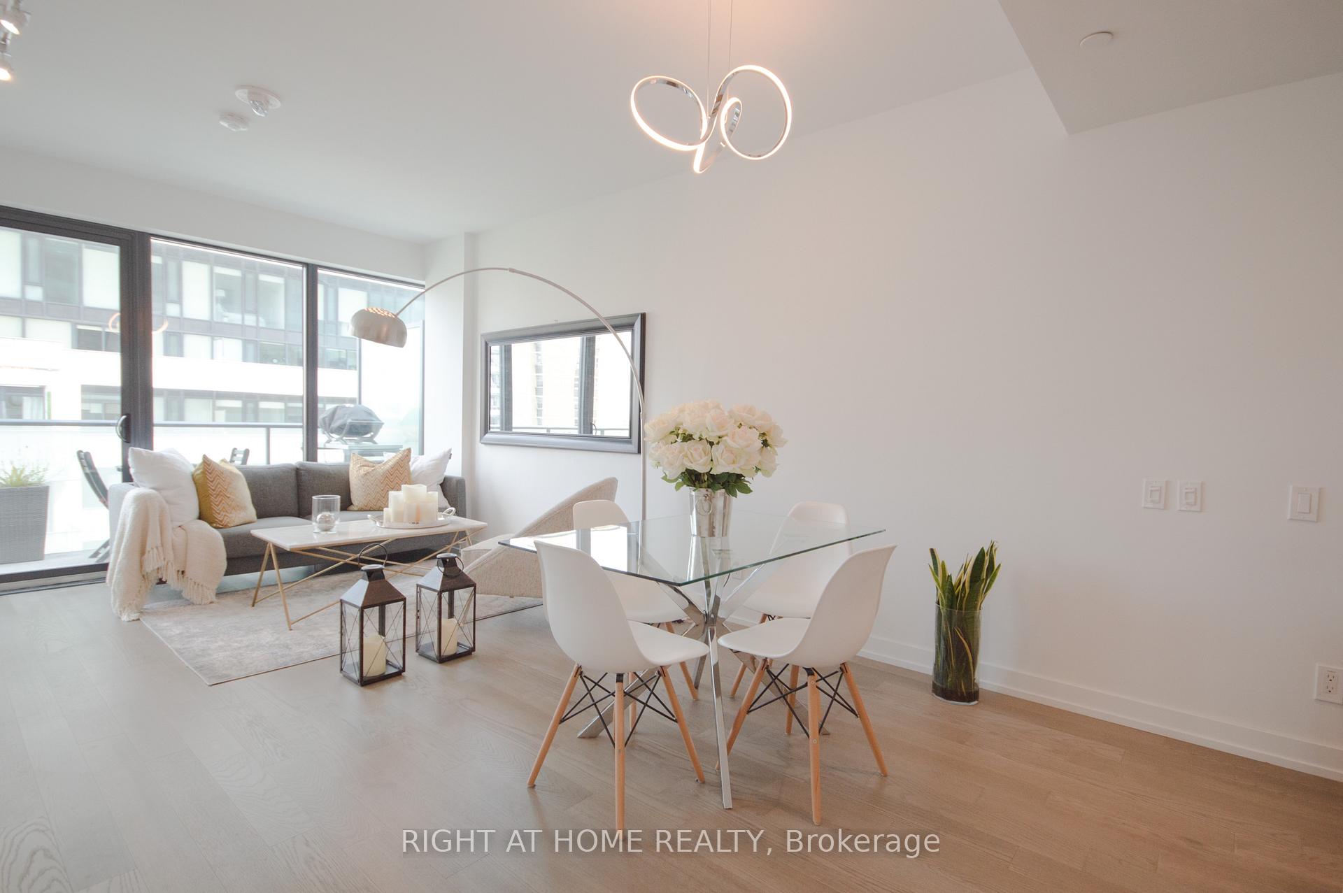 Photo 3 of Unit 709, 161 Roehampton Avenue, Toronto, Mount Pleasant West — HOMEH