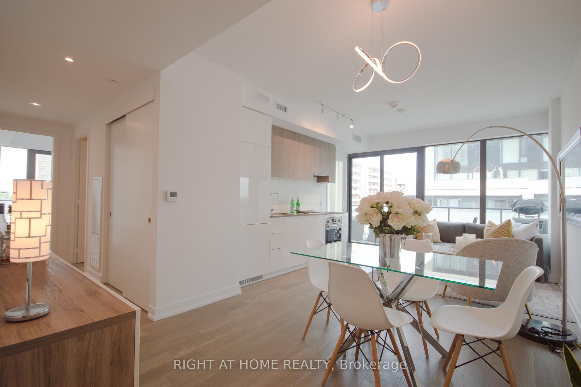Photo 4 of Unit 709, 161 Roehampton Avenue, Toronto, Mount Pleasant West — HOMEH
