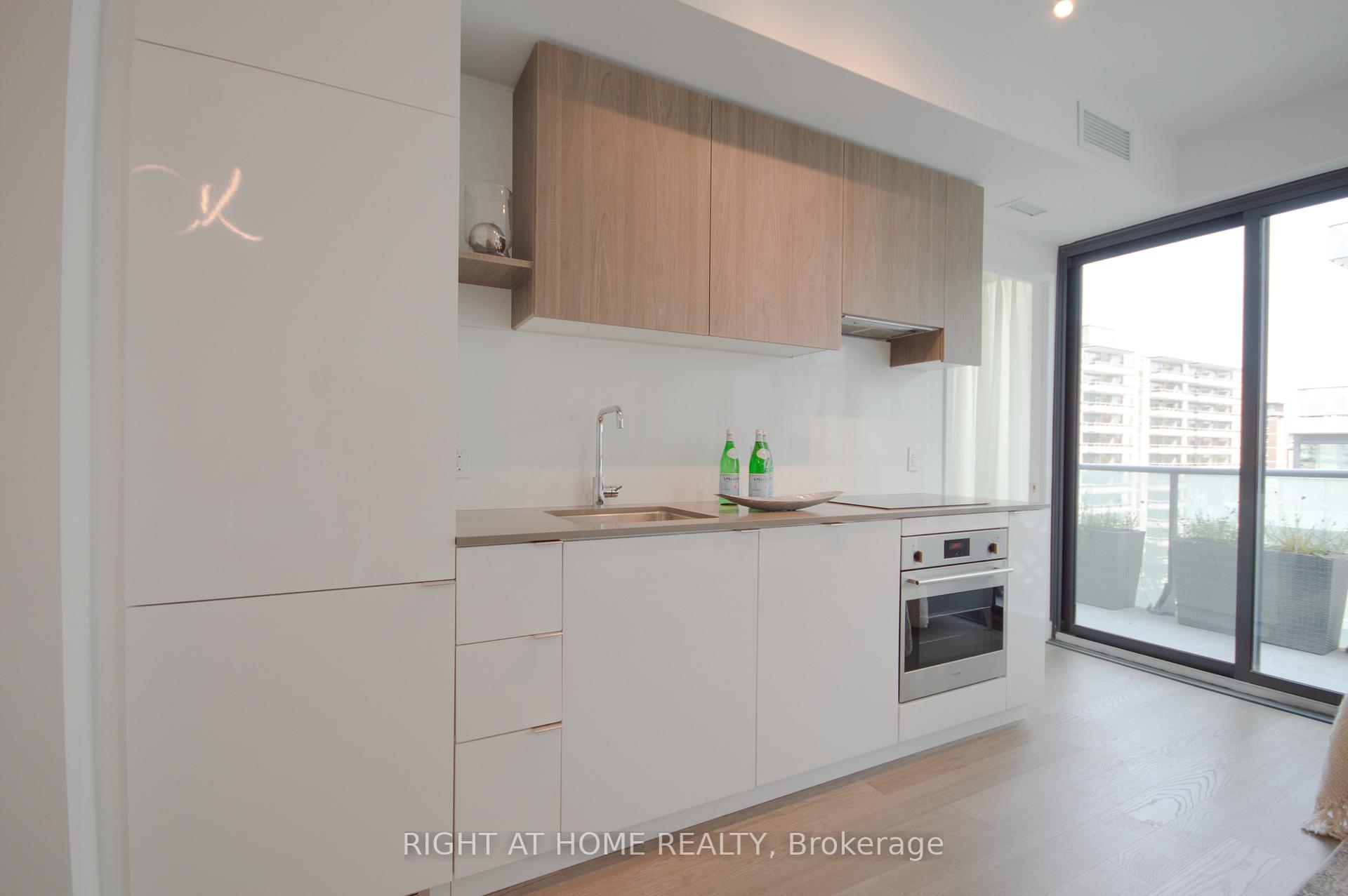 Photo 5 of Unit 709, 161 Roehampton Avenue, Toronto, Mount Pleasant West — HOMEH