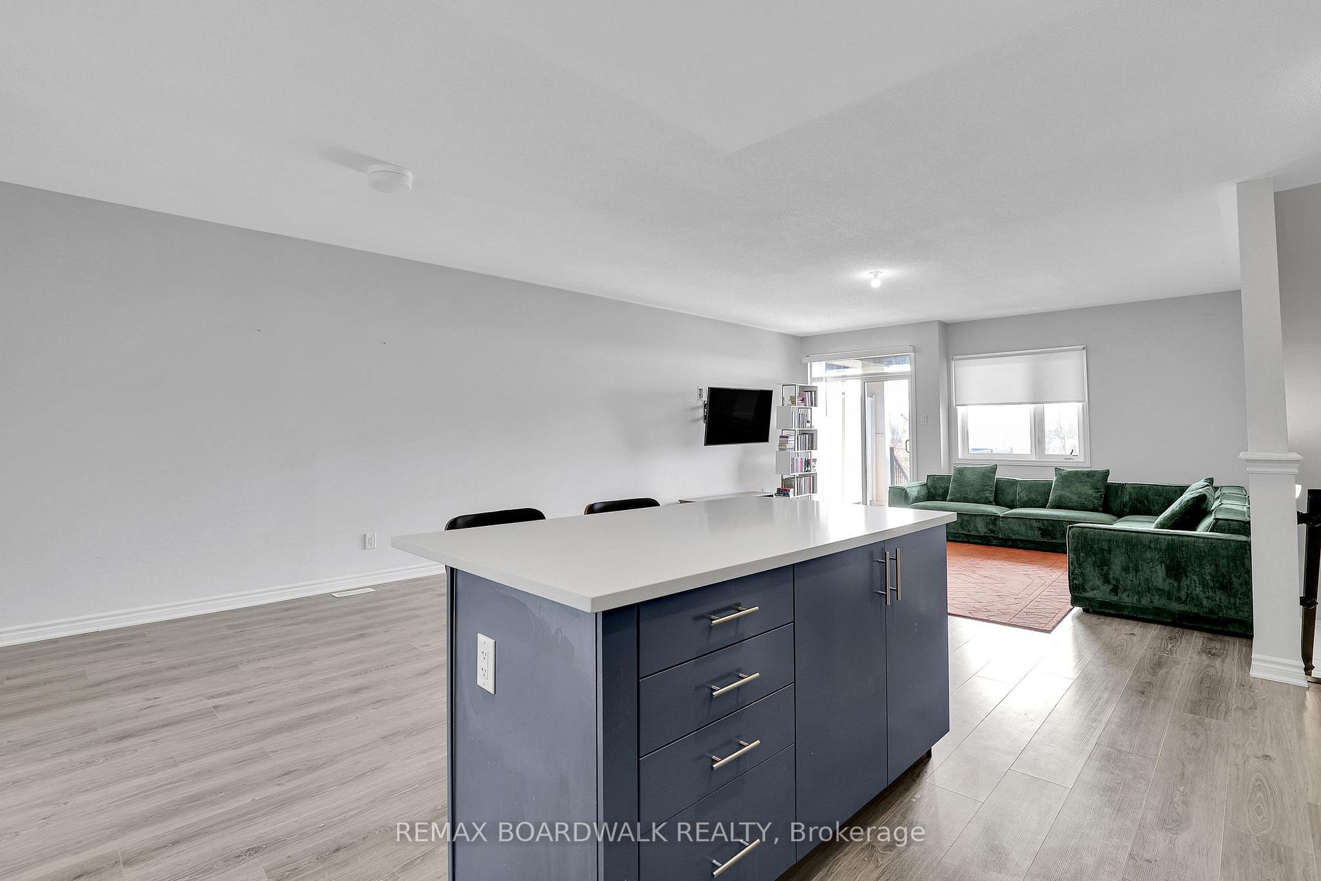 Photo 3 of 306 Pilot Private, Ottawa, Kanata - Emerald Meadows/Trailwest — HOMEH