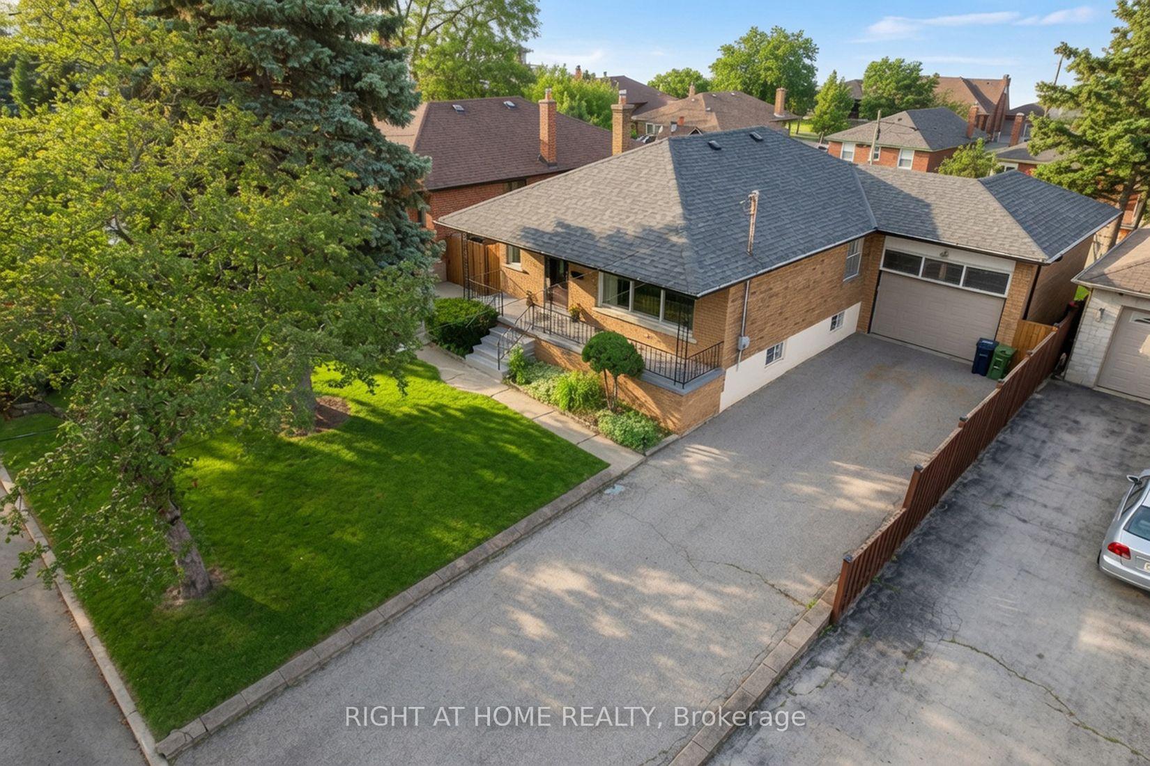 Photo 2 of 37 Garside Crescent, North York, Brookhaven-Amesbury — HOMEH