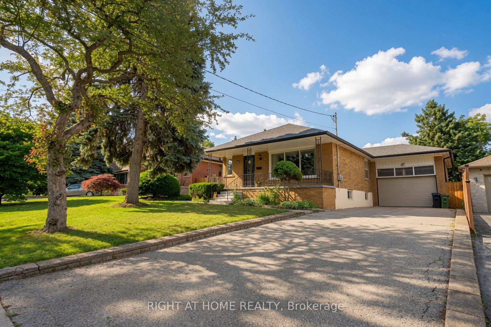 Photo 4 of 37 Garside Crescent, North York, Brookhaven-Amesbury — HOMEH