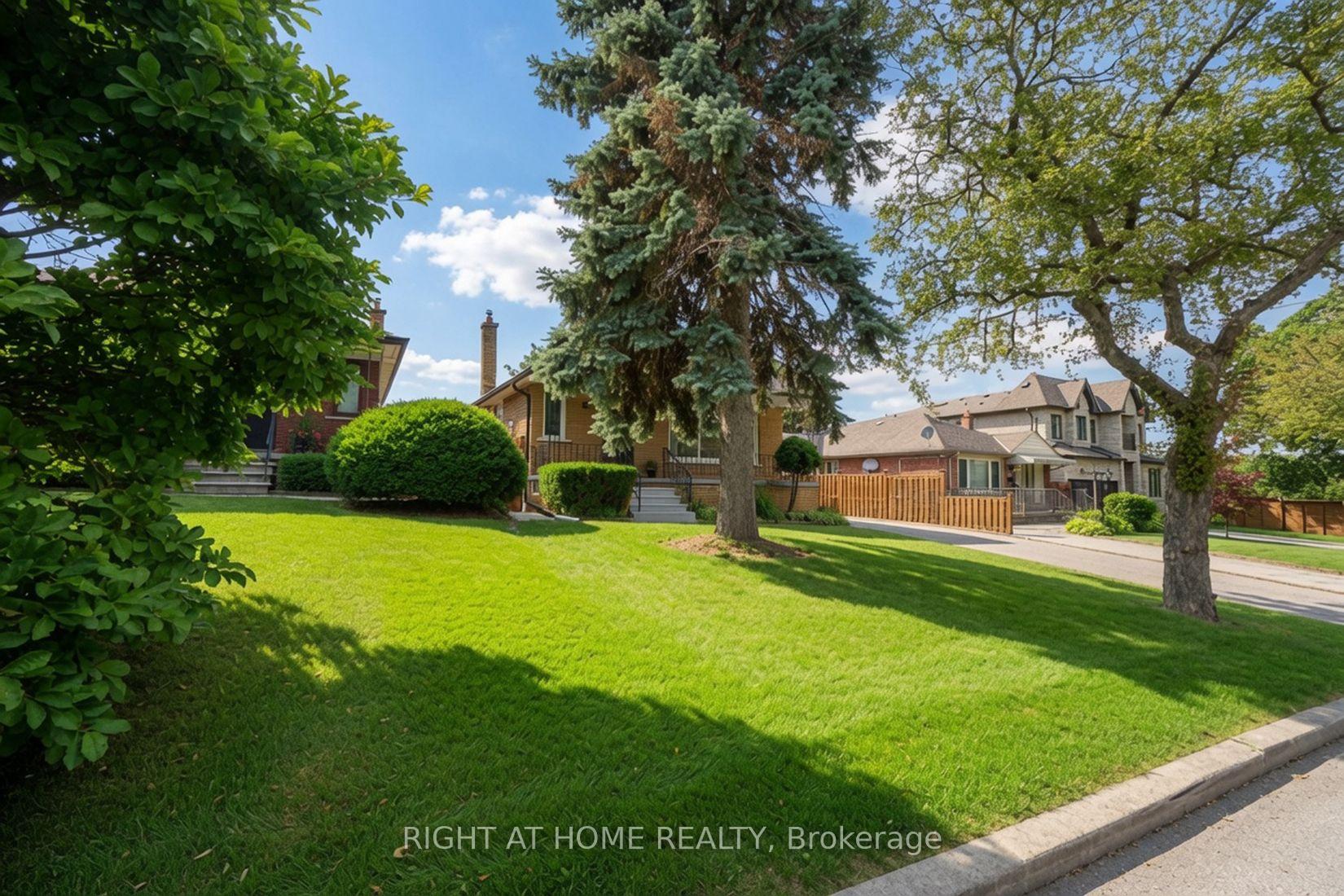 Photo 6 of 37 Garside Crescent, North York, Brookhaven-Amesbury — HOMEH