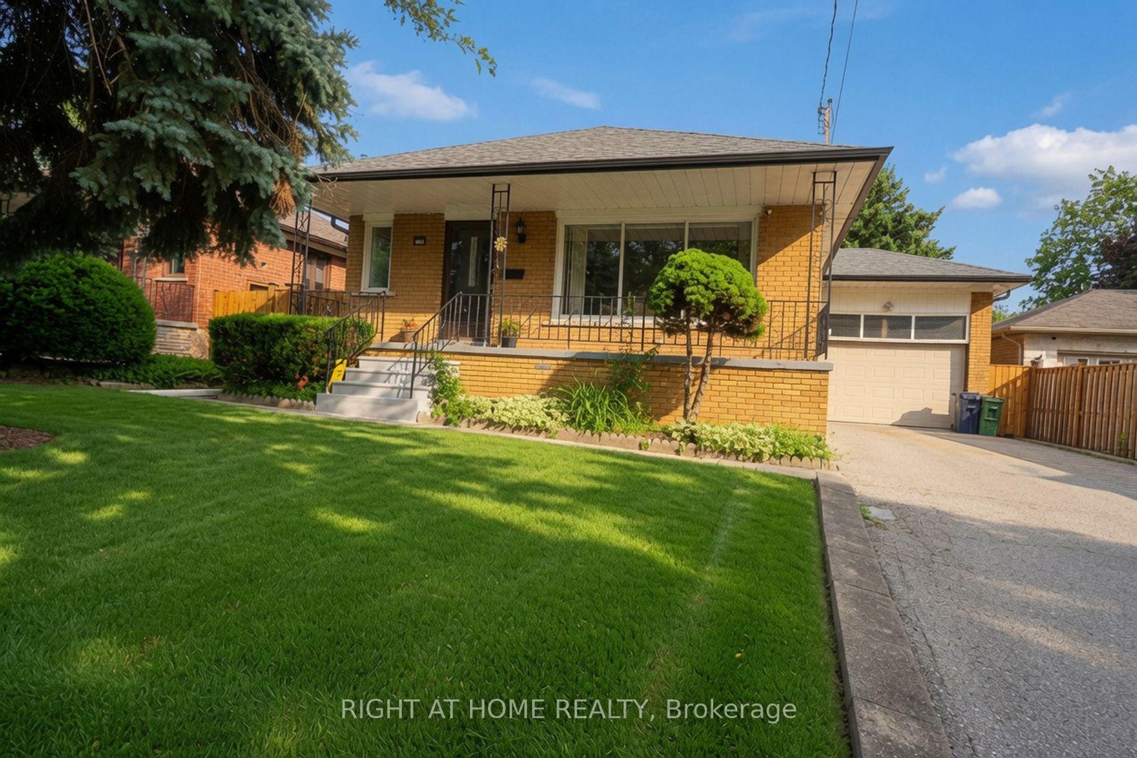 Photo 8 of 37 Garside Crescent, North York, Brookhaven-Amesbury — HOMEH