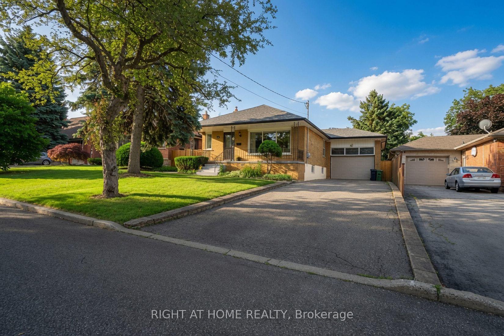 Photo 9 of 37 Garside Crescent, North York, Brookhaven-Amesbury — HOMEH