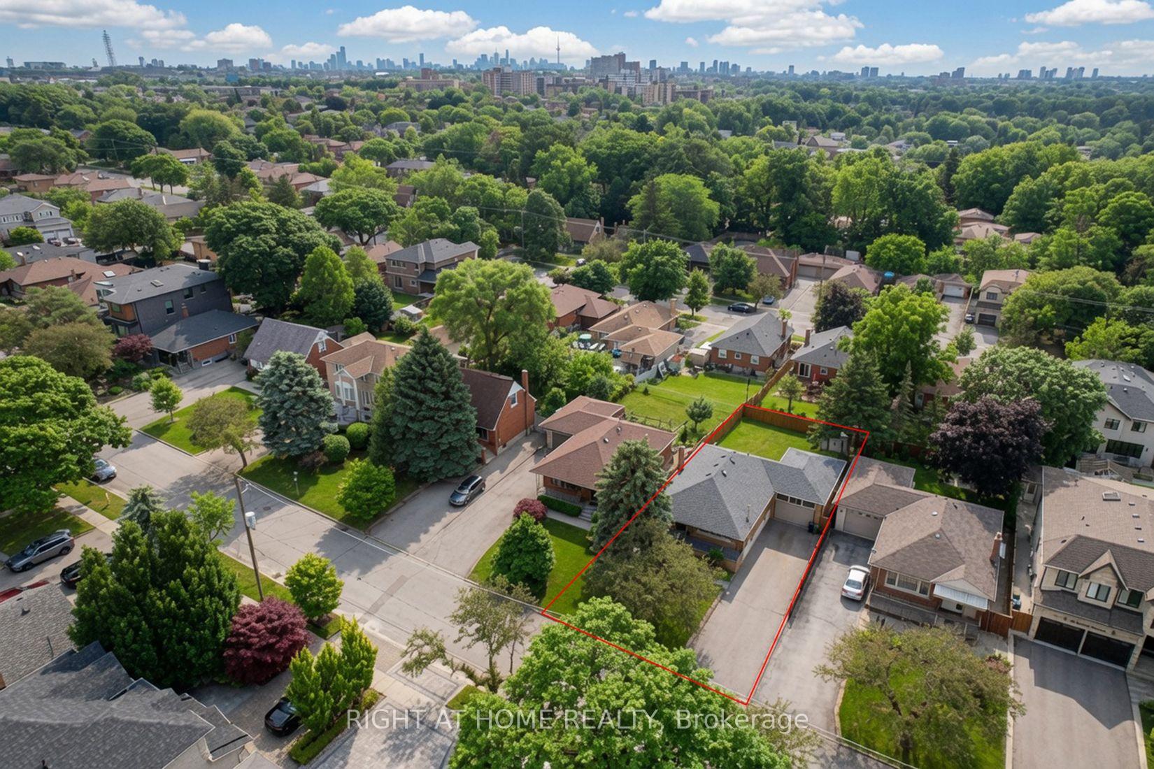 Photo 10 of 37 Garside Crescent, North York, Brookhaven-Amesbury — HOMEH