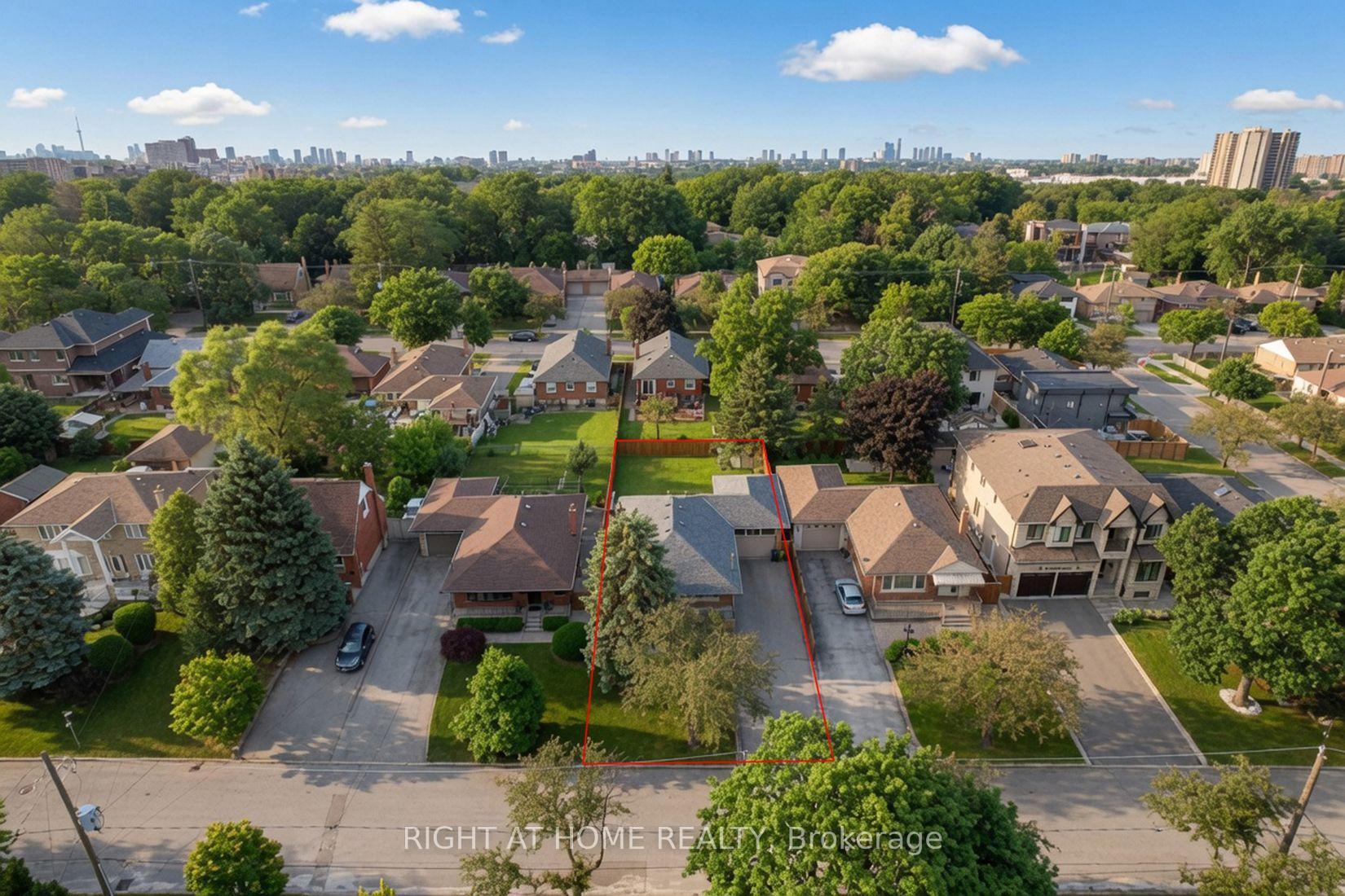 Photo 11 of 37 Garside Crescent, North York, Brookhaven-Amesbury — HOMEH
