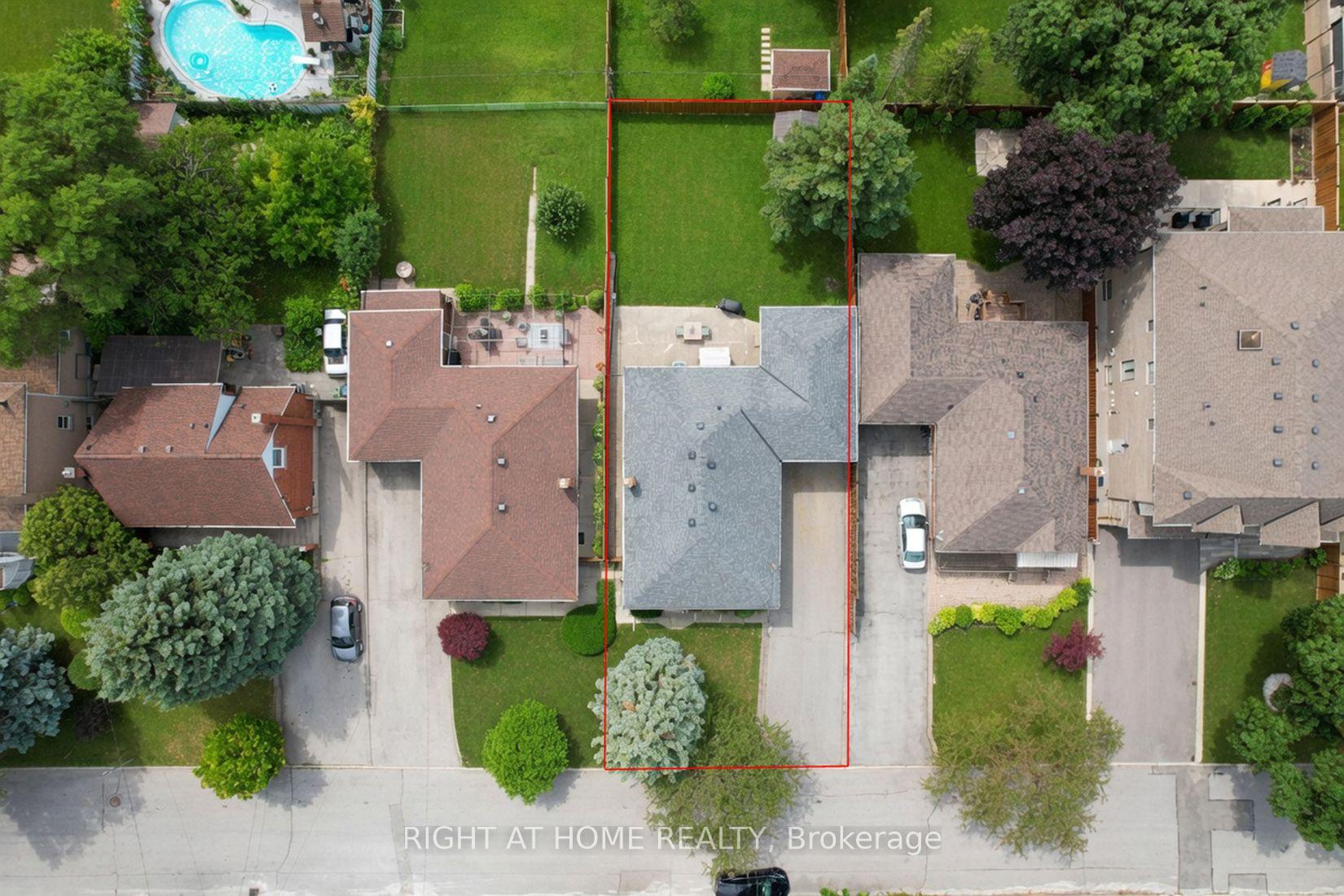 Photo 13 of 37 Garside Crescent, North York, Brookhaven-Amesbury — HOMEH