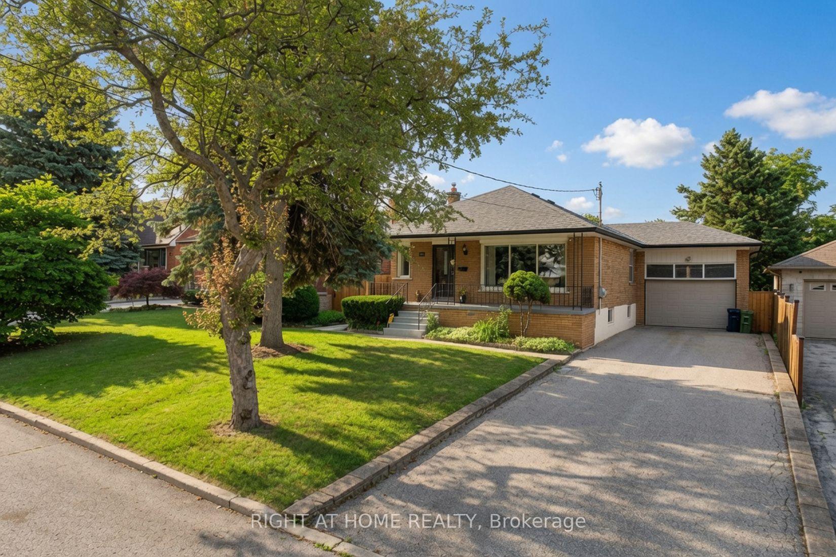 Photo 15 of 37 Garside Crescent, North York, Brookhaven-Amesbury — HOMEH