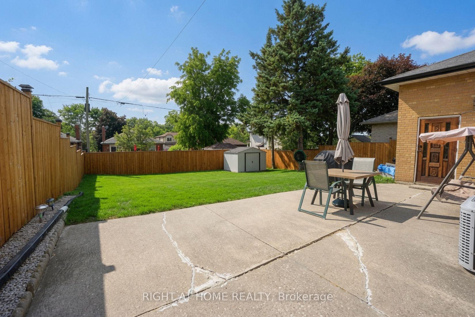 Photo 18 of 37 Garside Crescent, North York, Brookhaven-Amesbury — HOMEH