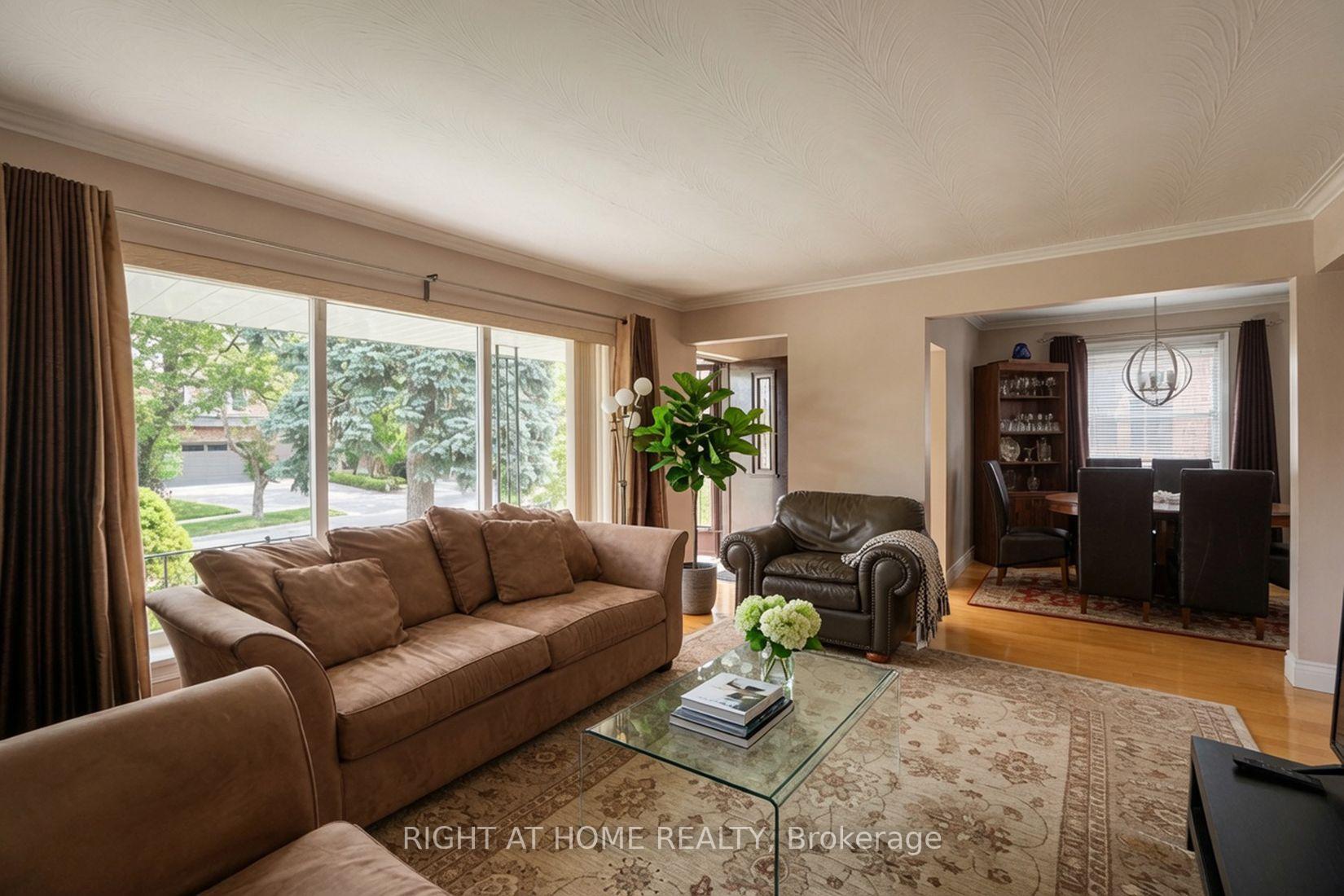 Photo 22 of 37 Garside Crescent, North York, Brookhaven-Amesbury — HOMEH