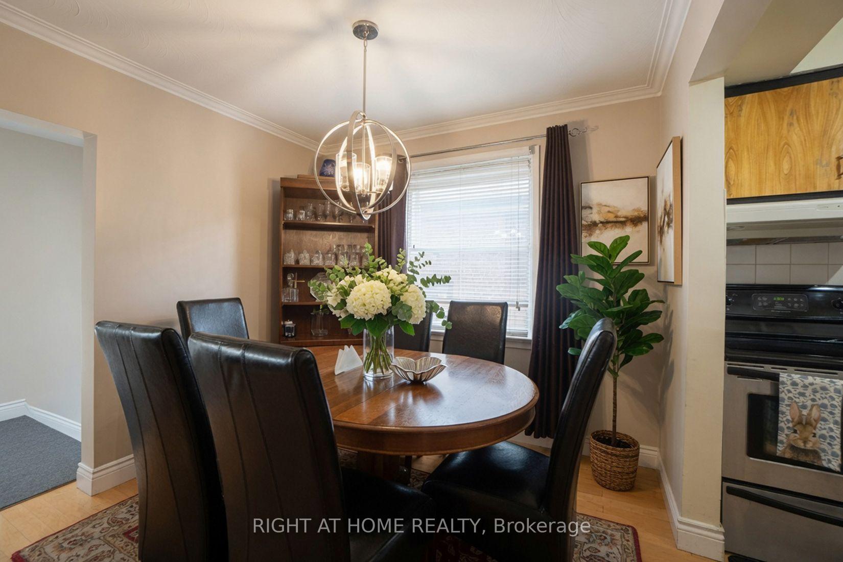 Photo 23 of 37 Garside Crescent, North York, Brookhaven-Amesbury — HOMEH