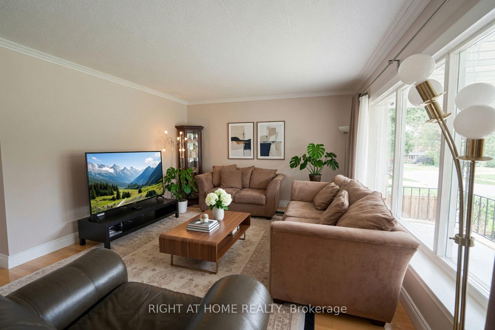 Photo 25 of 37 Garside Crescent, North York, Brookhaven-Amesbury — HOMEH