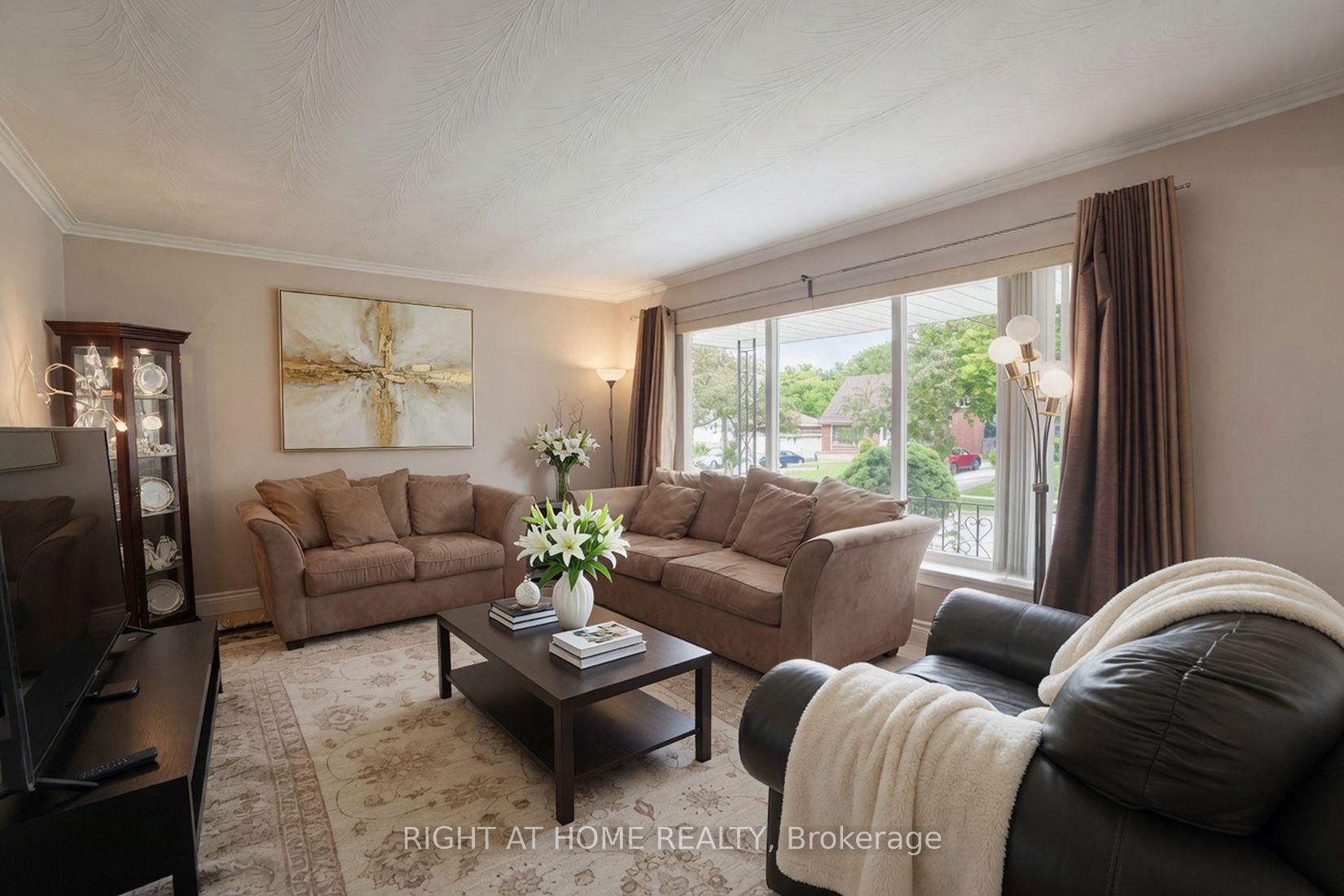 Photo 26 of 37 Garside Crescent, North York, Brookhaven-Amesbury — HOMEH