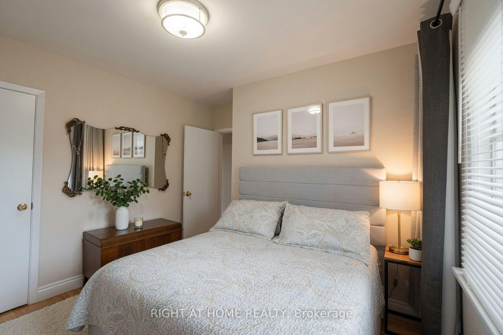 Photo 33 of 37 Garside Crescent, North York, Brookhaven-Amesbury — HOMEH