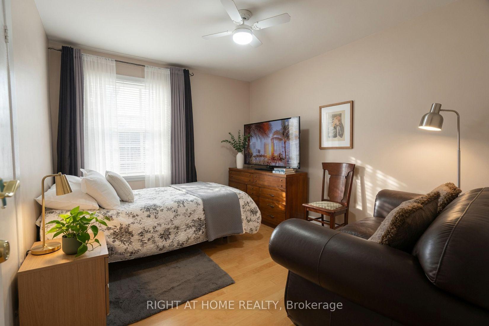Photo 34 of 37 Garside Crescent, North York, Brookhaven-Amesbury — HOMEH