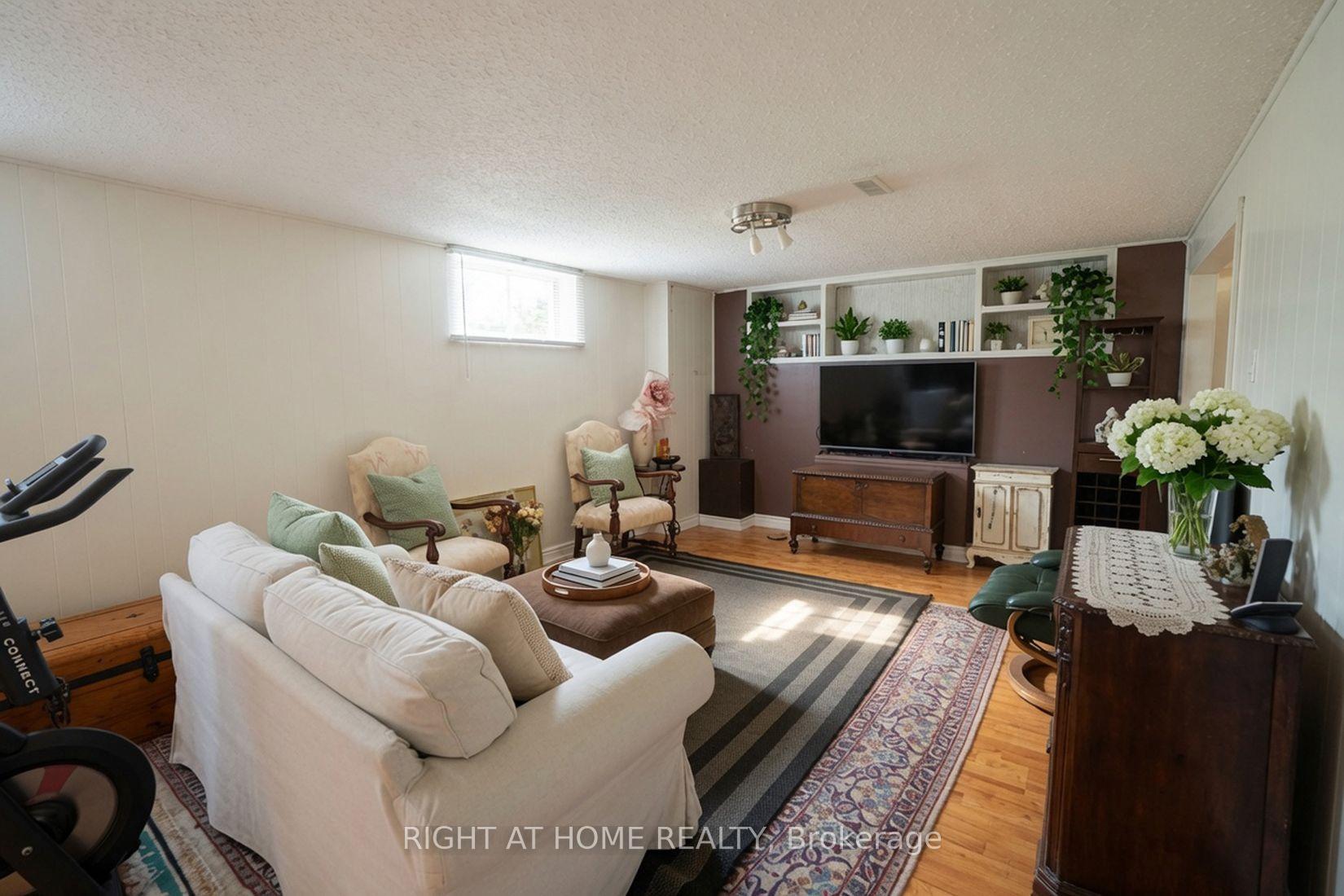 Photo 36 of 37 Garside Crescent, North York, Brookhaven-Amesbury — HOMEH