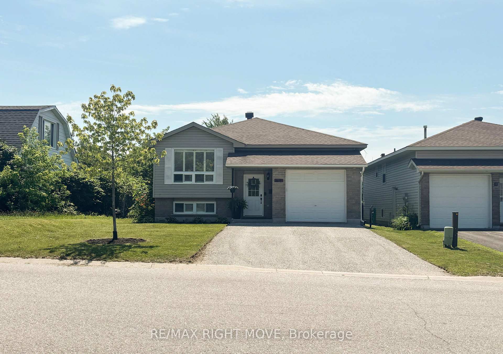 Photo 1 of 69 Calverley Street, Orillia — HOMEH