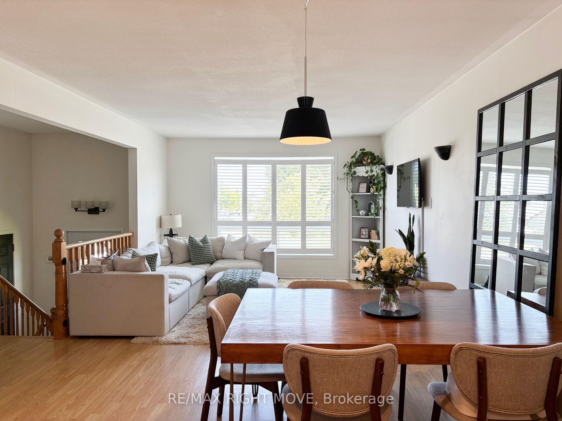 Photo 4 of 69 Calverley Street, Orillia — HOMEH