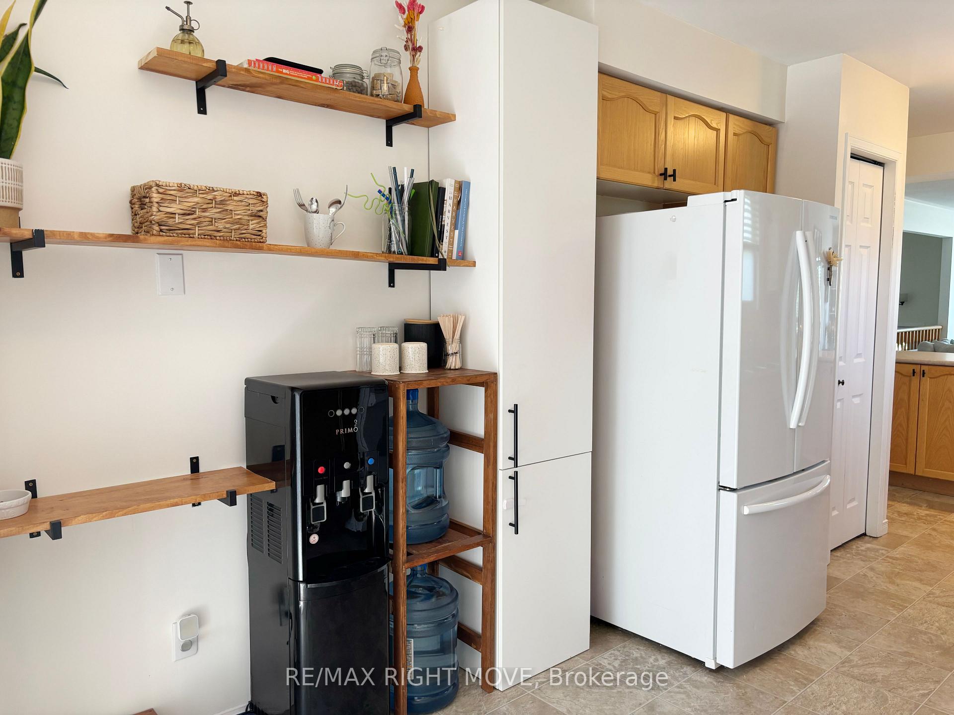 Photo 10 of 69 Calverley Street, Orillia — HOMEH