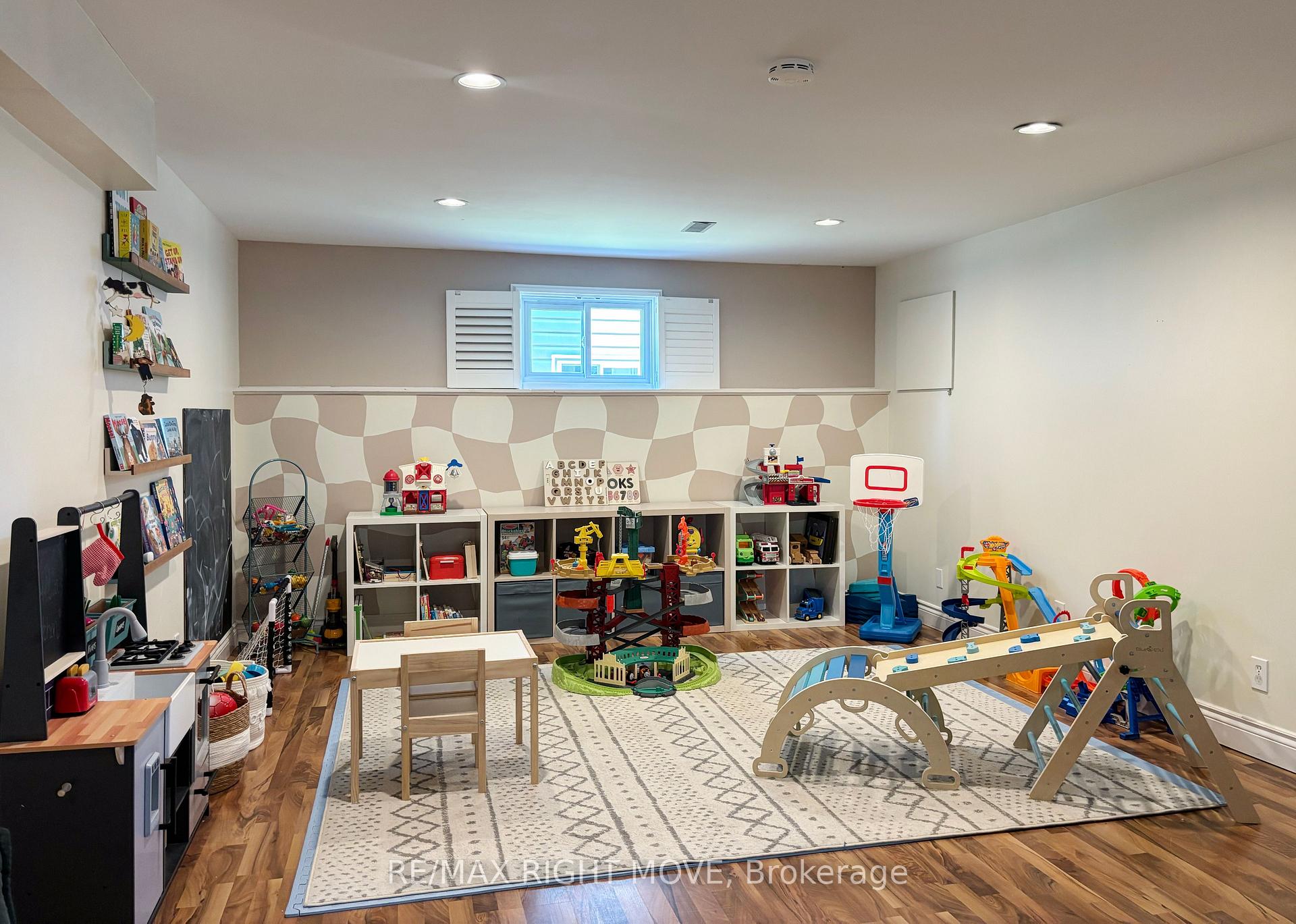 Photo 21 of 69 Calverley Street, Orillia — HOMEH