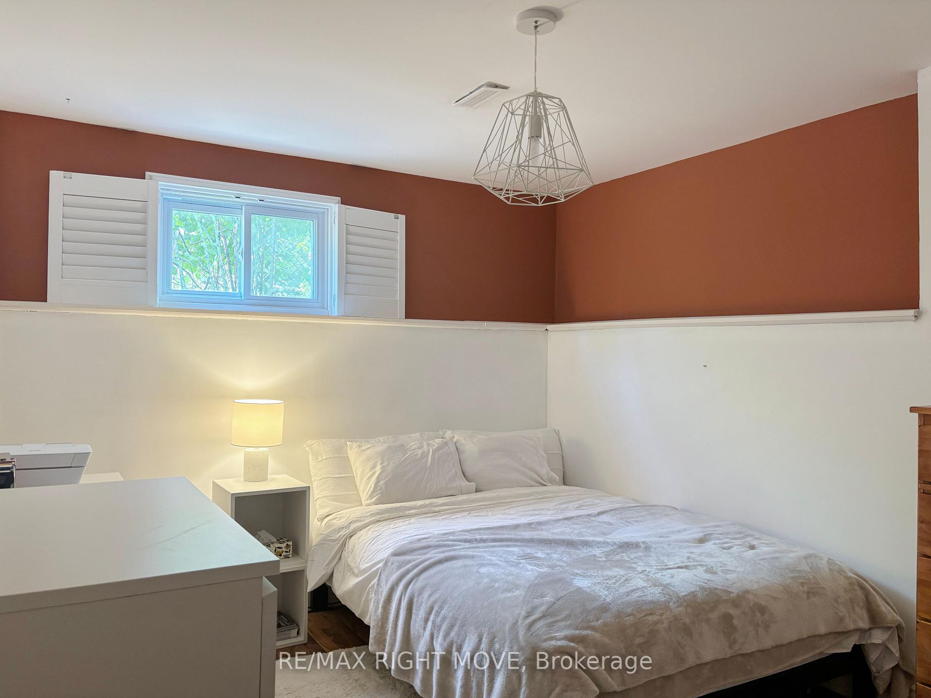Photo 23 of 69 Calverley Street, Orillia — HOMEH