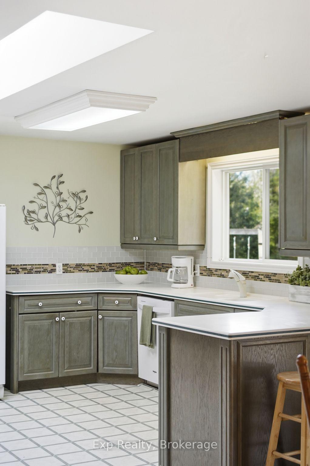 Photo 14 of 21627 Loyalist Parkway, Prince Edward County, Ameliasburg Ward — HOMEH