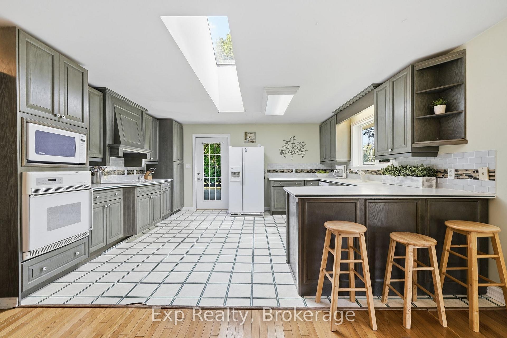 Photo 15 of 21627 Loyalist Parkway, Prince Edward County, Ameliasburg Ward — HOMEH