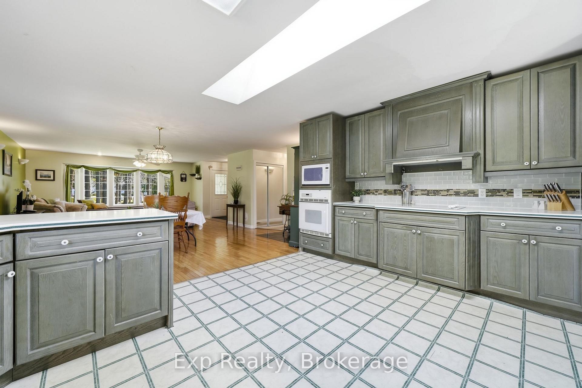 Photo 16 of 21627 Loyalist Parkway, Prince Edward County, Ameliasburg Ward — HOMEH