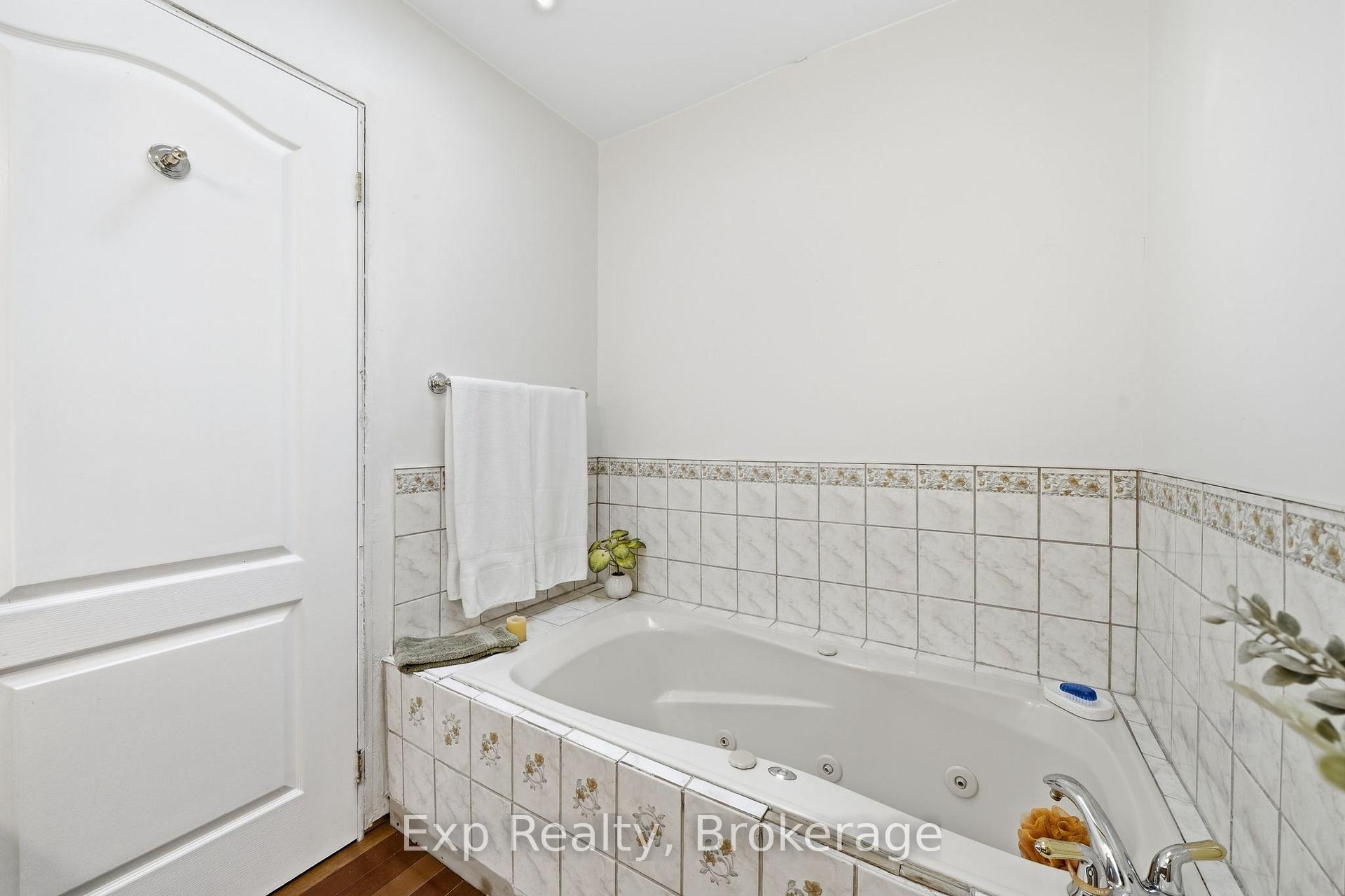 Photo 23 of 21627 Loyalist Parkway, Prince Edward County, Ameliasburg Ward — HOMEH